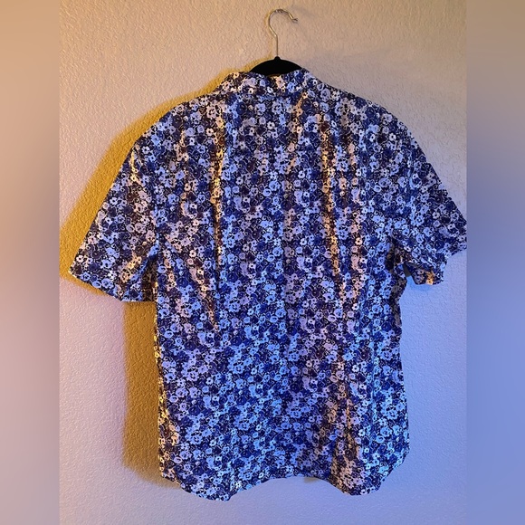 H&M Men’s Blue Floral Short Sleeve Button Up - Picture 2 of 5